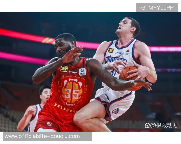 CBA北京与深圳激烈对抗回顾赛场冲突精彩瞬间分析