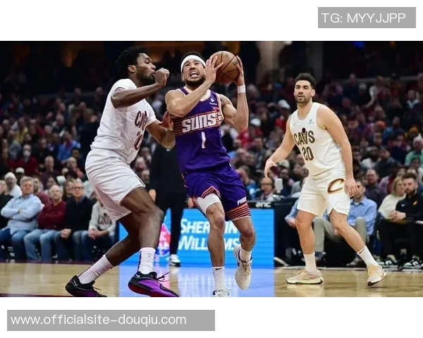德文布克引领太阳队崛起成NBA新星展现无限潜力与激情