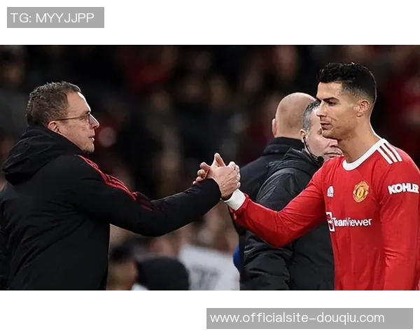 曼联与赫尔城激战正酣比分揭晓引发球迷热议